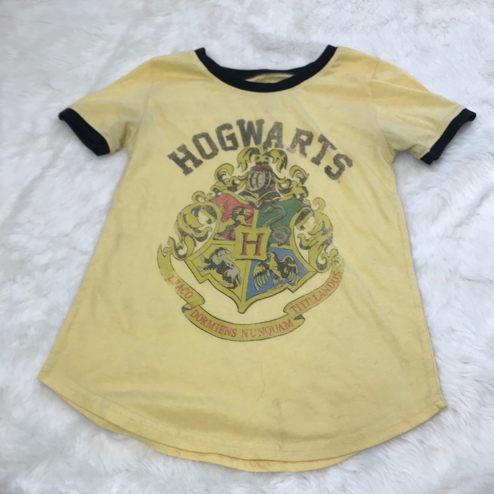 Harry Potter Hogwarts Crest Yellow T-shirt Sz M